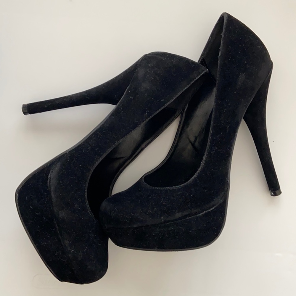 Black Velvet Platform Pumps